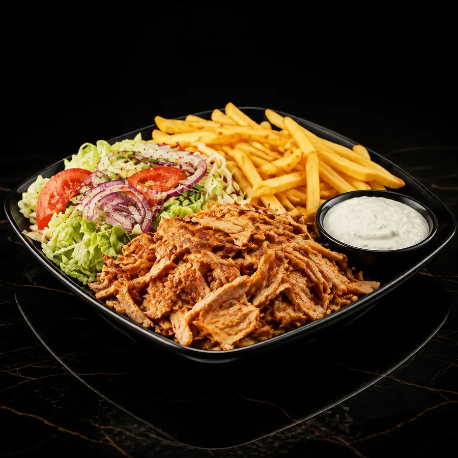 Drehspieß Teller mit Fleisch, Pommes, Salat und Soße