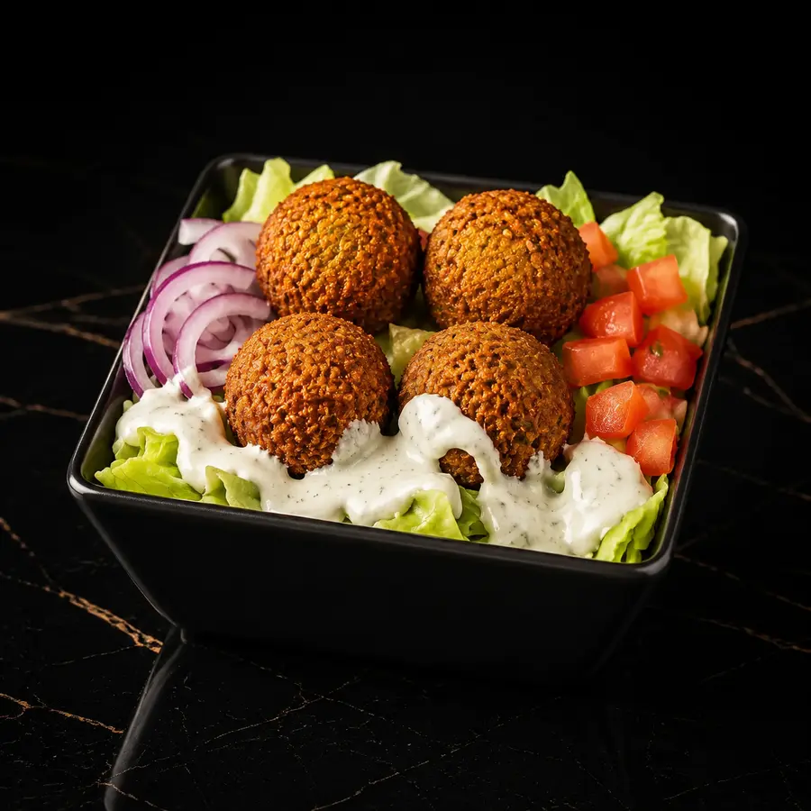 Falafel Box mit vier Kichererbsenbällchen und Salat
