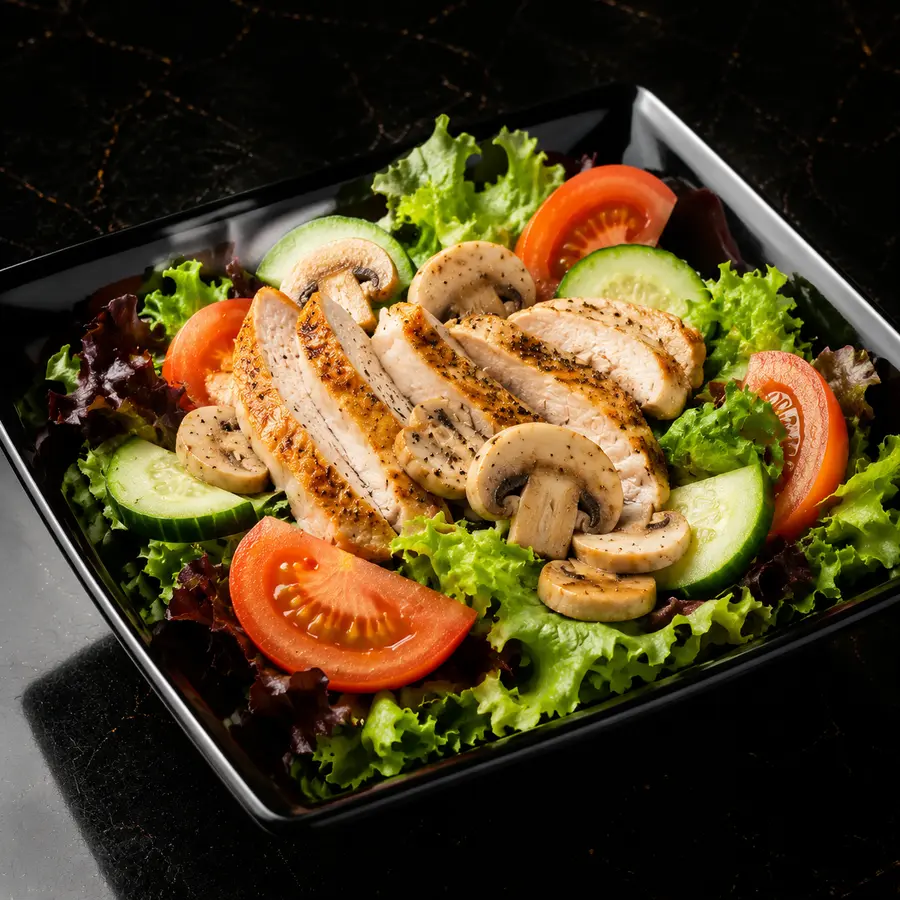 Fitness Salat mit Hühnerbrust und Champignons