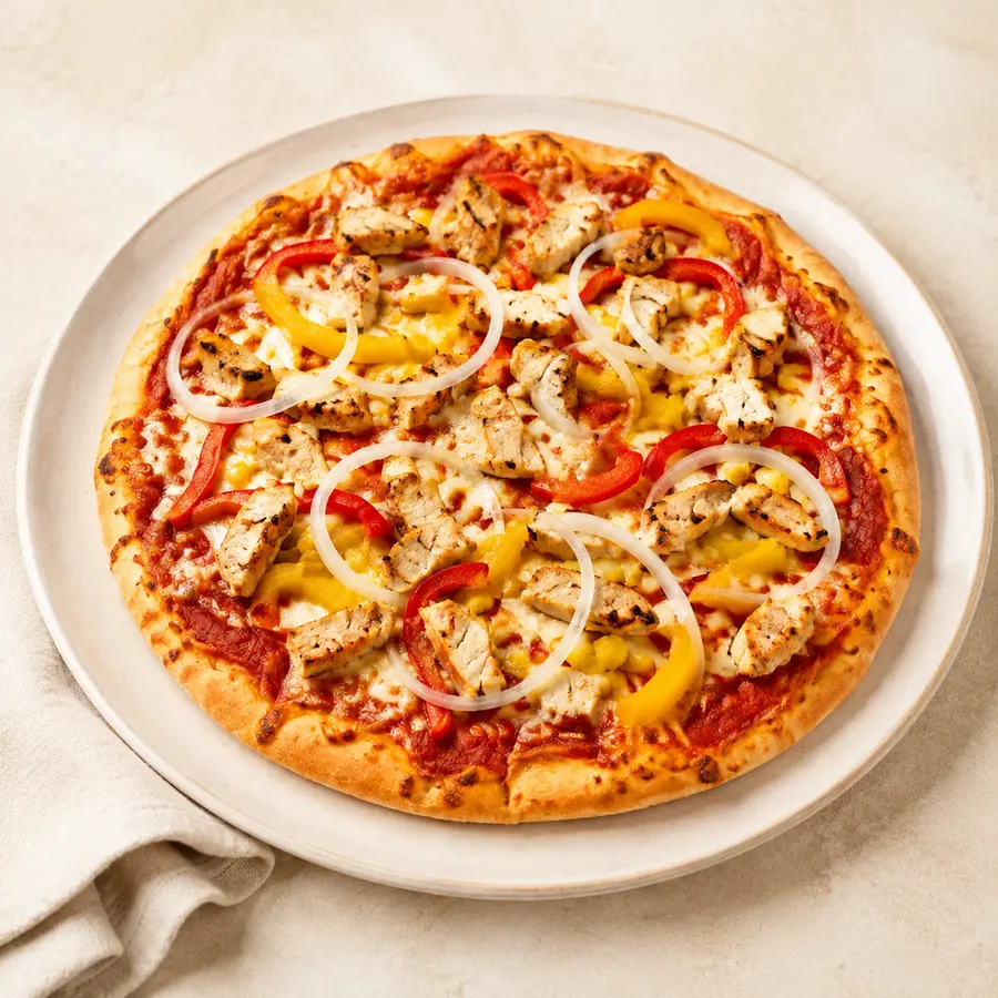 Pizza Huhn mit Hühnerfleisch, Mais, Paprika und Zwiebeln